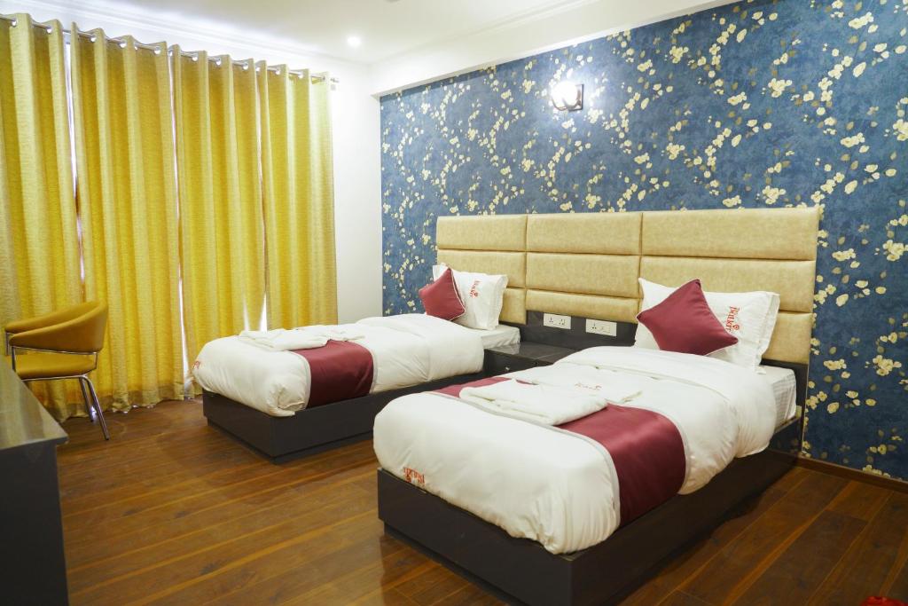 Postel nebo postele na pokoji v ubytování Lime Tree Hotel Pulkit Gurgaon-Artemis Hospital, Nearest Metro Huda City Centre