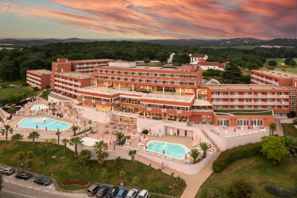 Letecký snímek ubytování Hotel Albatros Plava Laguna