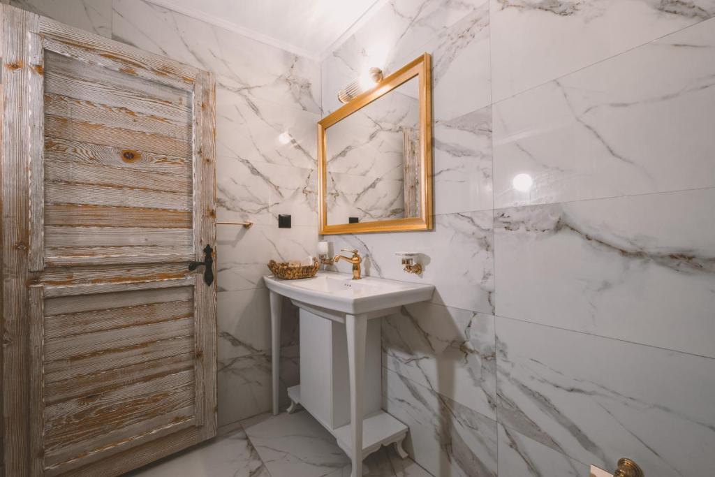 Koupelna v ubytování Turunç House Kayaköy