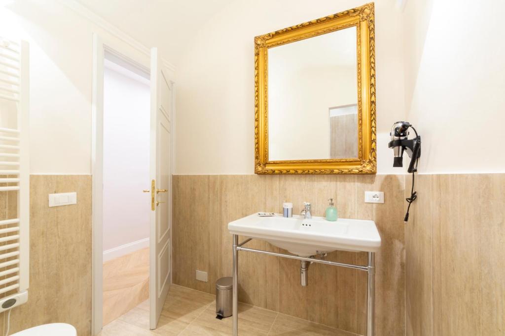 Kúpeľňa v ubytovaní Altafronte Enchanted Suite close to Uffizi Gallery