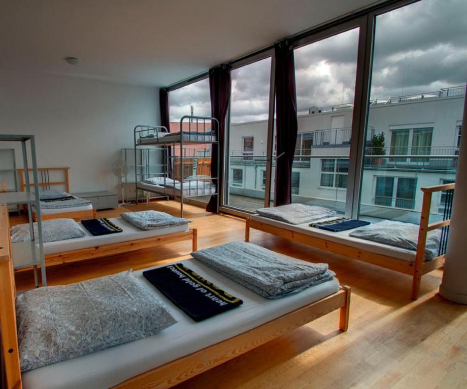 Heart of Gold Hostel & Capsules Berlin - Bed In Een Gemengde Slaapzaal Met 8 Bedden