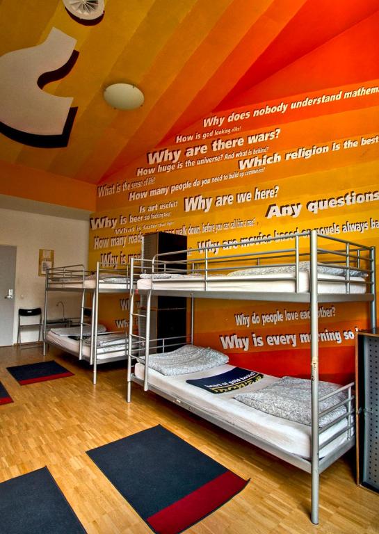 Heart of Gold Hostel & Capsules Berlin - Bed In Slaapzaal Met 6 Bedden
