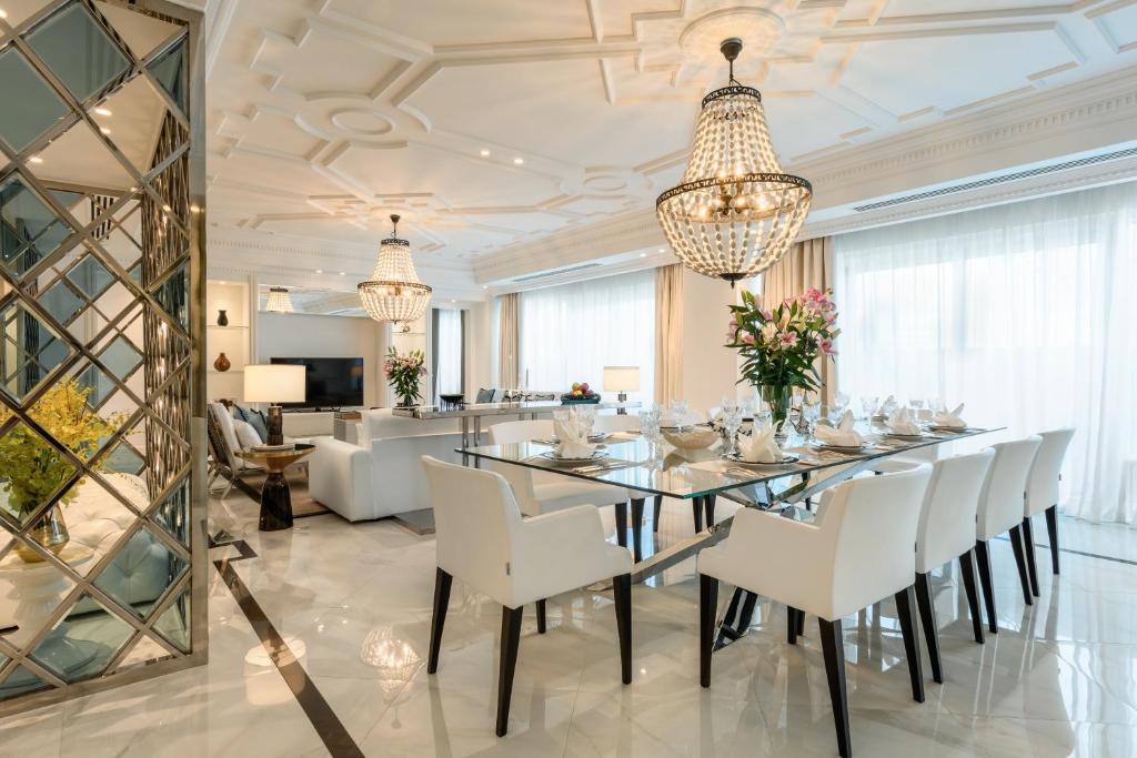 Posezení v ubytování Centara West Bay Hotel & Residences Doha