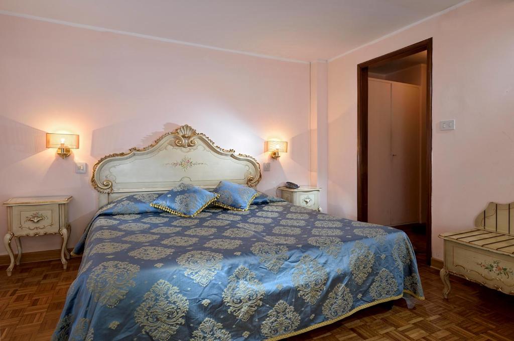 Postel nebo postele na pokoji v ubytování San Marco Palace