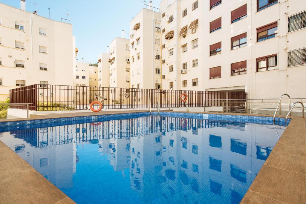 San Bernardo Free Pool and Parking, Sevilla – Bijgewerkte ...