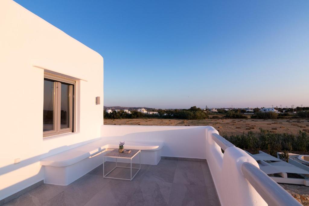 Balkon lub taras w obiekcie Isalos Villas with private pool