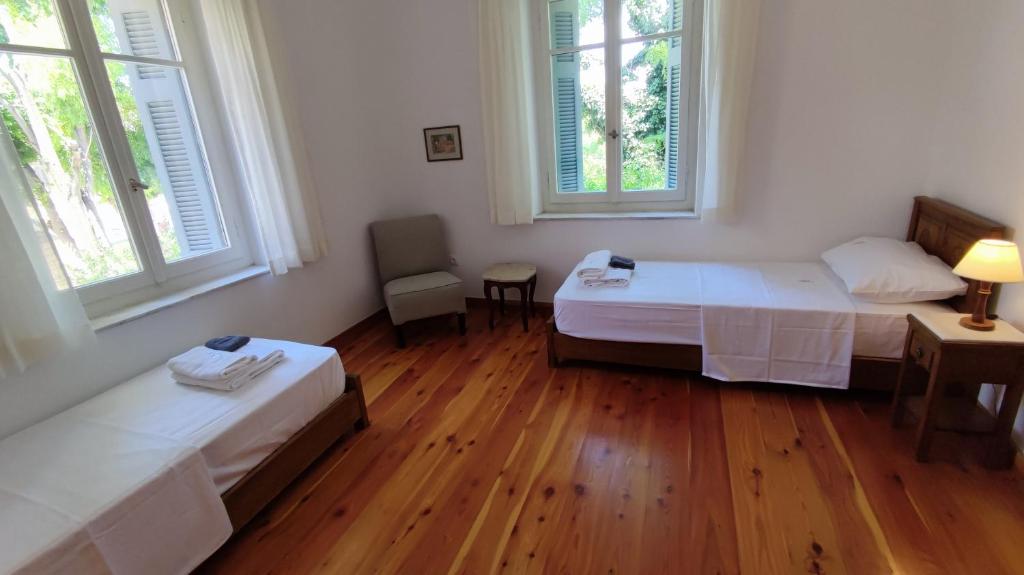 A Painter's House in Plaka - 19