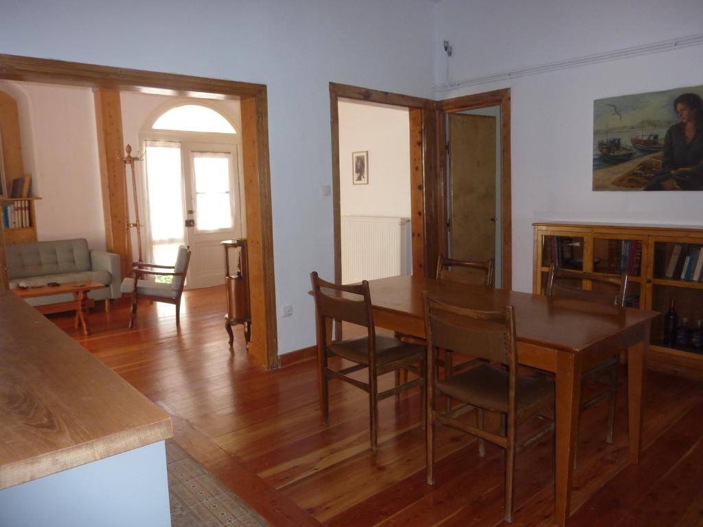 A Painter's House in Plaka - 16