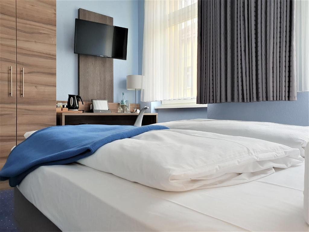 Postel nebo postele na pokoji v ubytování Melarose Feng Shui Hotel