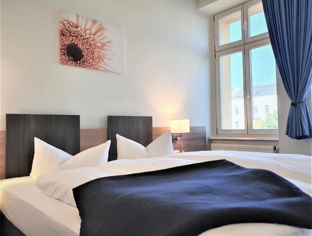 Postel nebo postele na pokoji v ubytování Melarose Feng Shui Hotel
