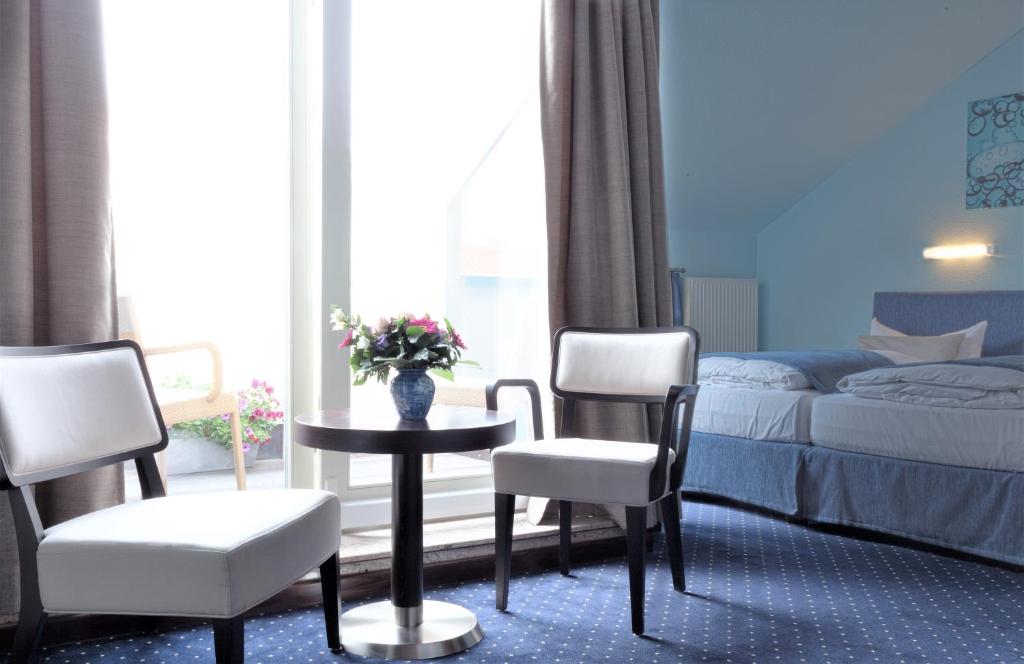 Postel nebo postele na pokoji v ubytování Melarose Feng Shui Hotel