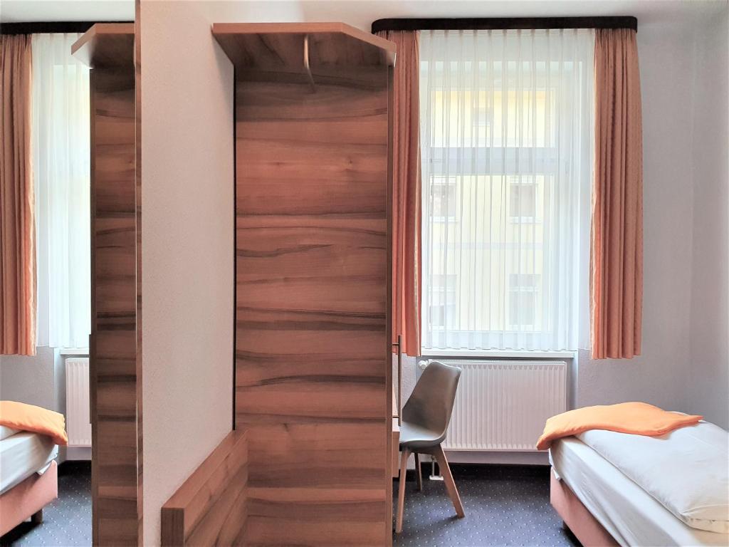 Postel nebo postele na pokoji v ubytování Melarose Feng Shui Hotel