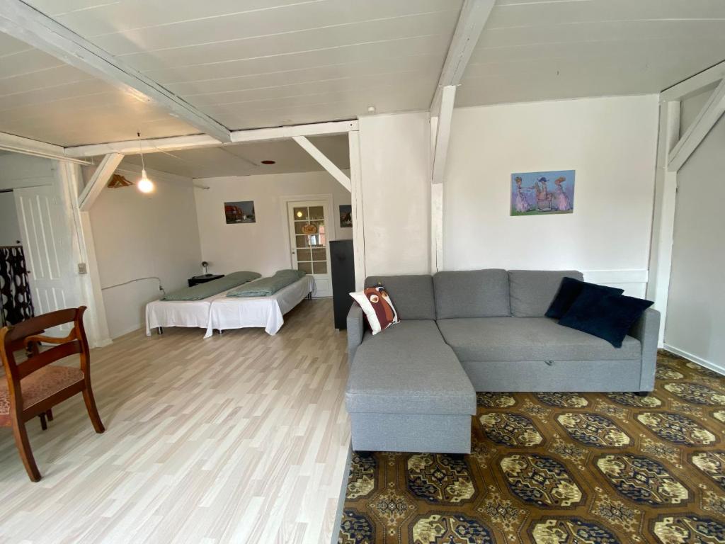 Postel nebo postele na pokoji v ubytování Studio Apartment in the heart of Højer