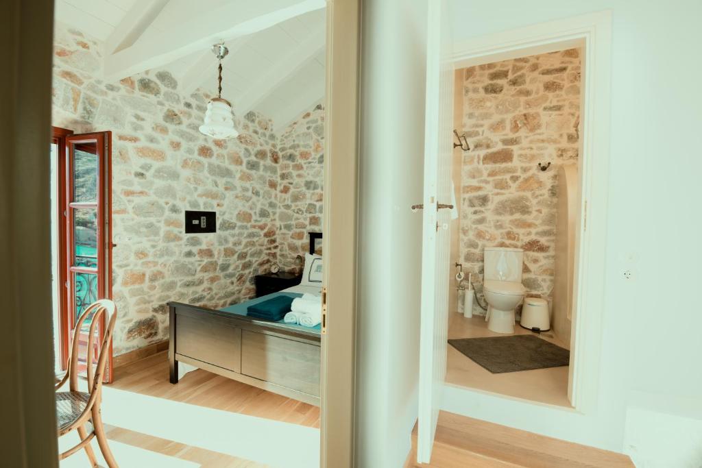 Koupelna v ubytování Limeni Villa