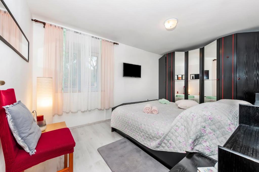 TV a/nebo společenská místnost v ubytování Apartment Pino