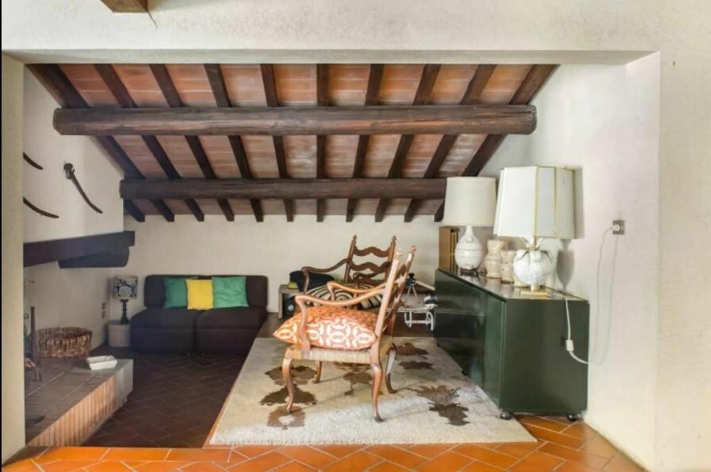 Część wypoczynkowa w obiekcie Villa Faltoiano
