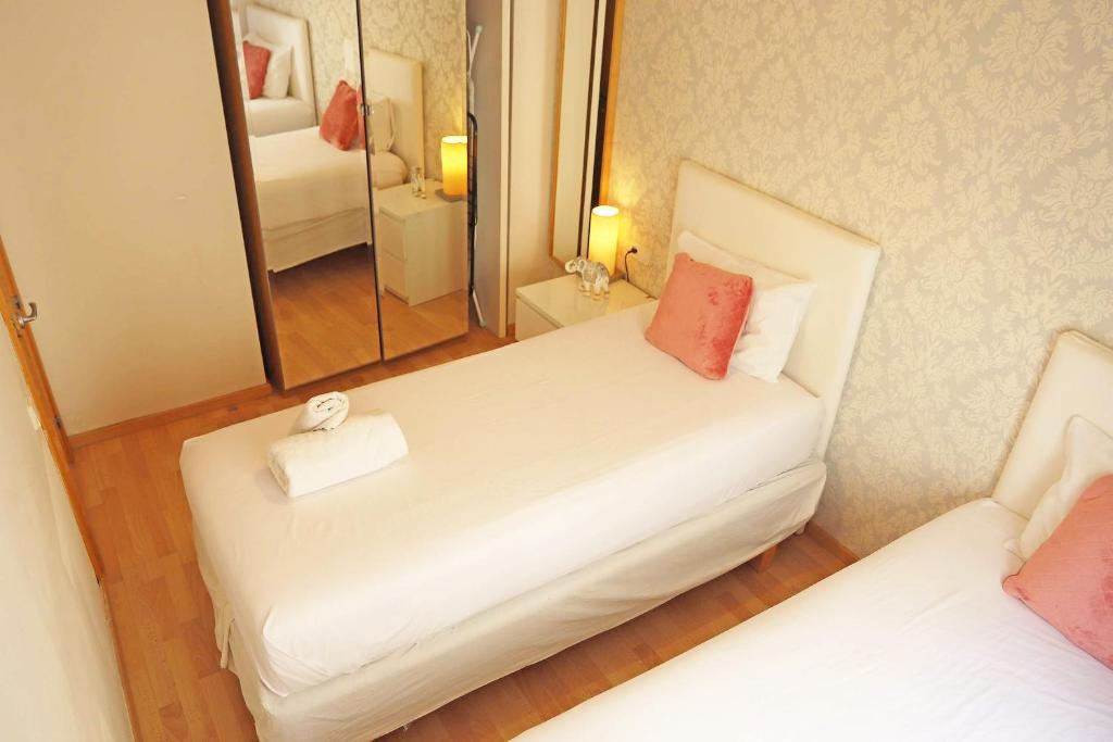 Posteľ alebo postele v izbe v ubytovaní Bcn-rentals apartments in the Old town