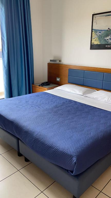 La Costiera Hotel - King Room (1 Adult)