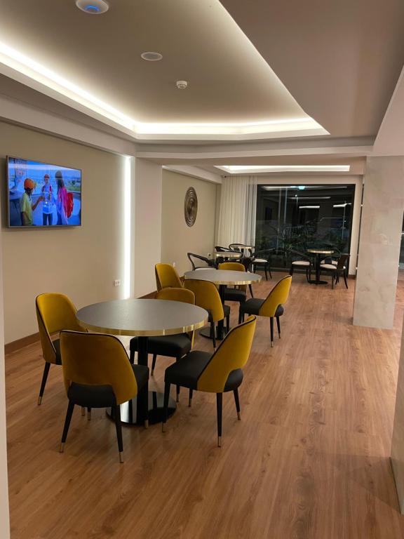 TV a/nebo společenská místnost v ubytování Santa Eufémia Covilhã Hotel