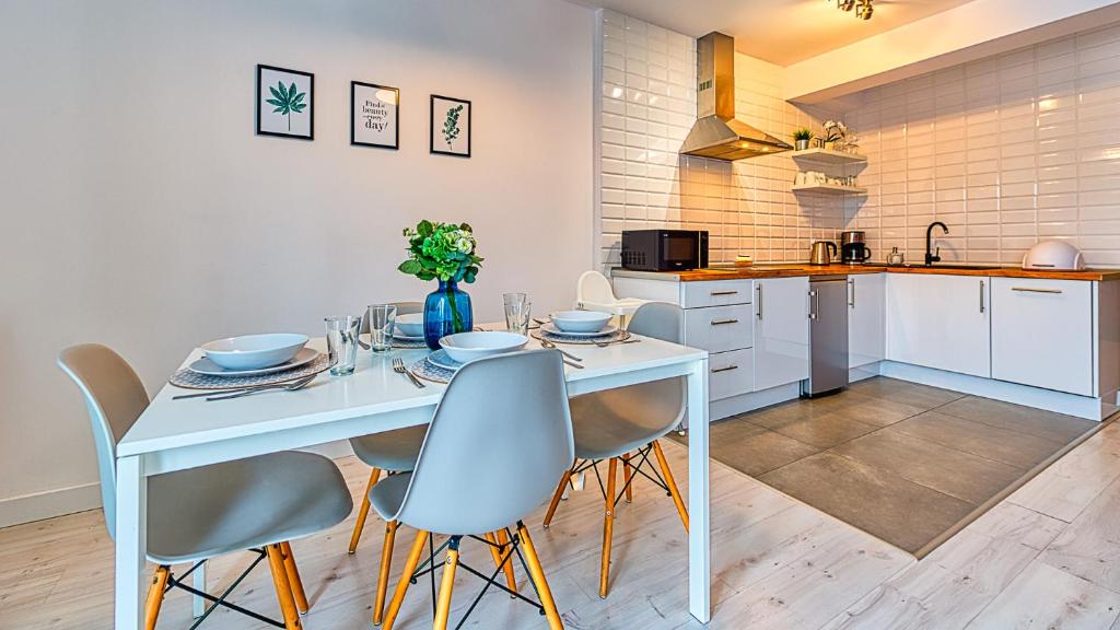 Apartamenty 11-go 26 i 22 Listopada by Royal Aparts - Deluxe Apartment