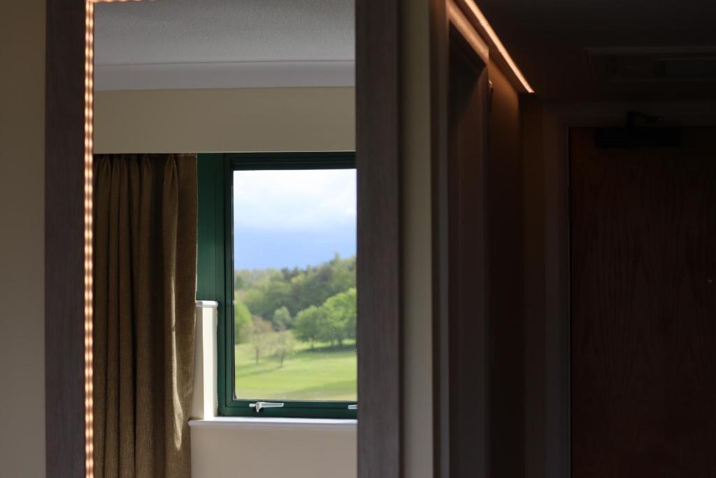 Hellidon Lakes Hotel - 