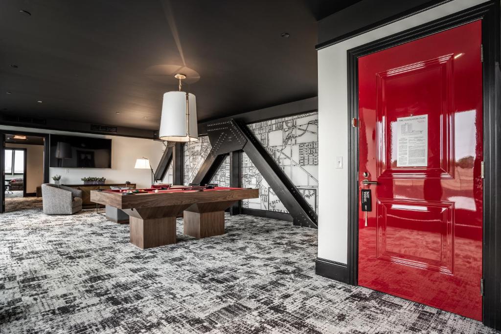 Bottleworks Hotel - 