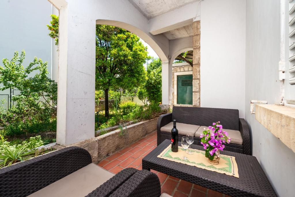 Vonkajšia záhrada v ubytovaní Apartment Giorgio