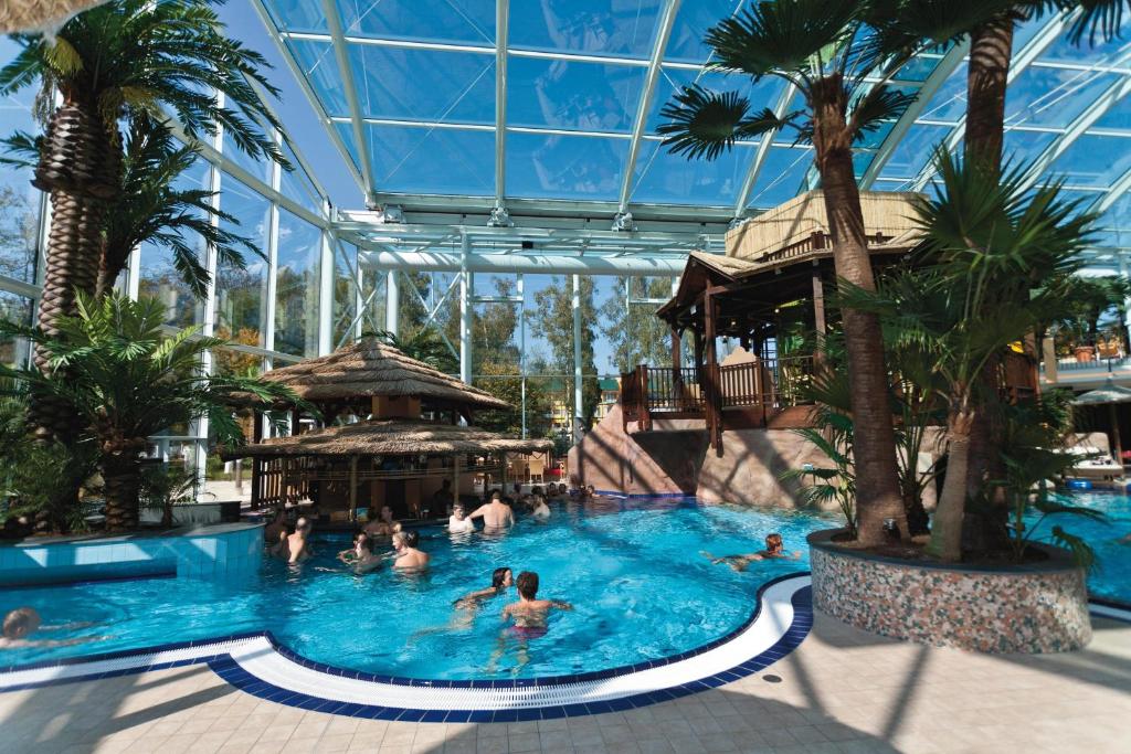 Bazén v ubytování EurothermenResort Bad Schallerbach - Hotel Paradiso Superior nebo v jeho okolí