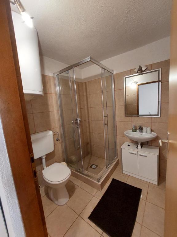 Łazienka w obiekcie Sofija apartmani