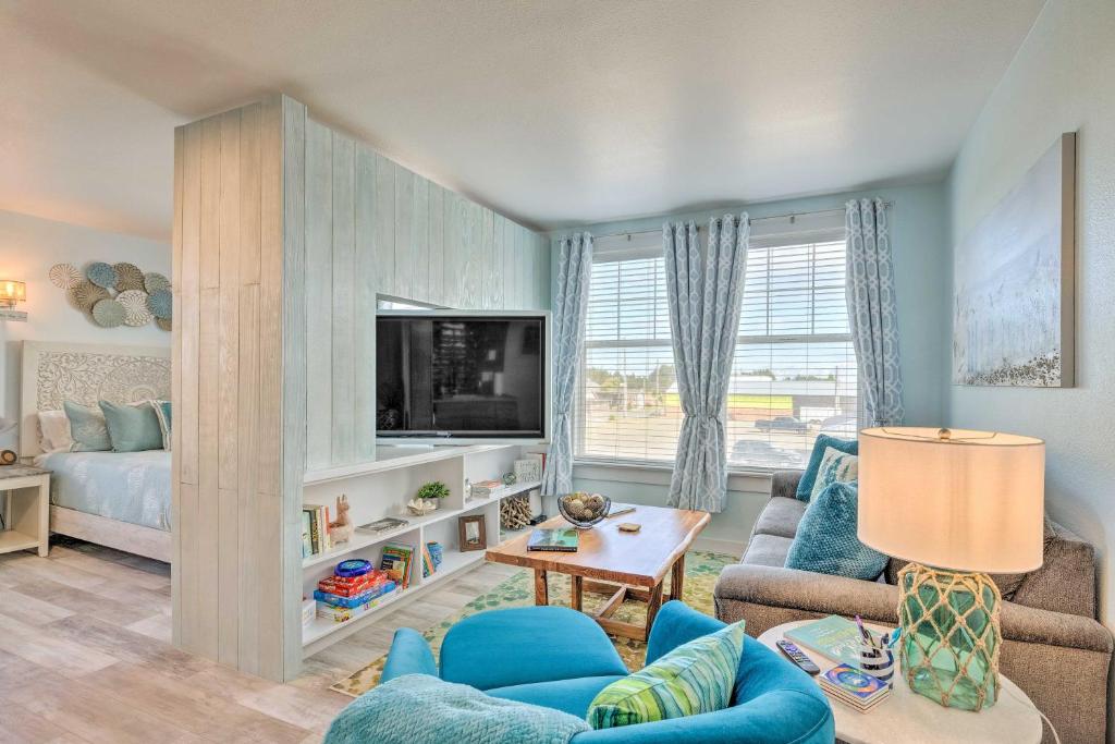 a living room with blue furniture and a tv at Adorable Downtown Studio - 1 Block to Long Beach! in Long Beach
