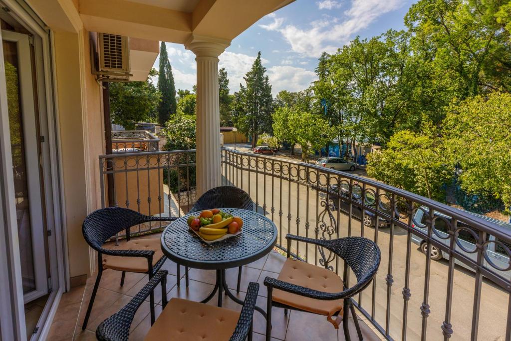 En balkon eller terrasse på Amfora Apartments