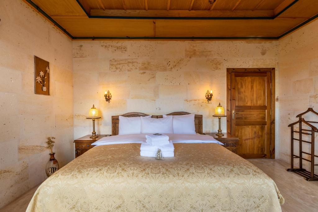 Postel nebo postele na pokoji v ubytování Esens Stone House