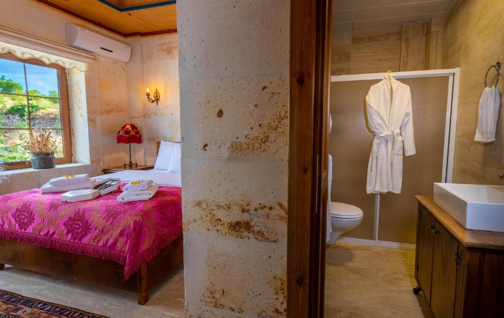 Postel nebo postele na pokoji v ubytování Esens Stone House