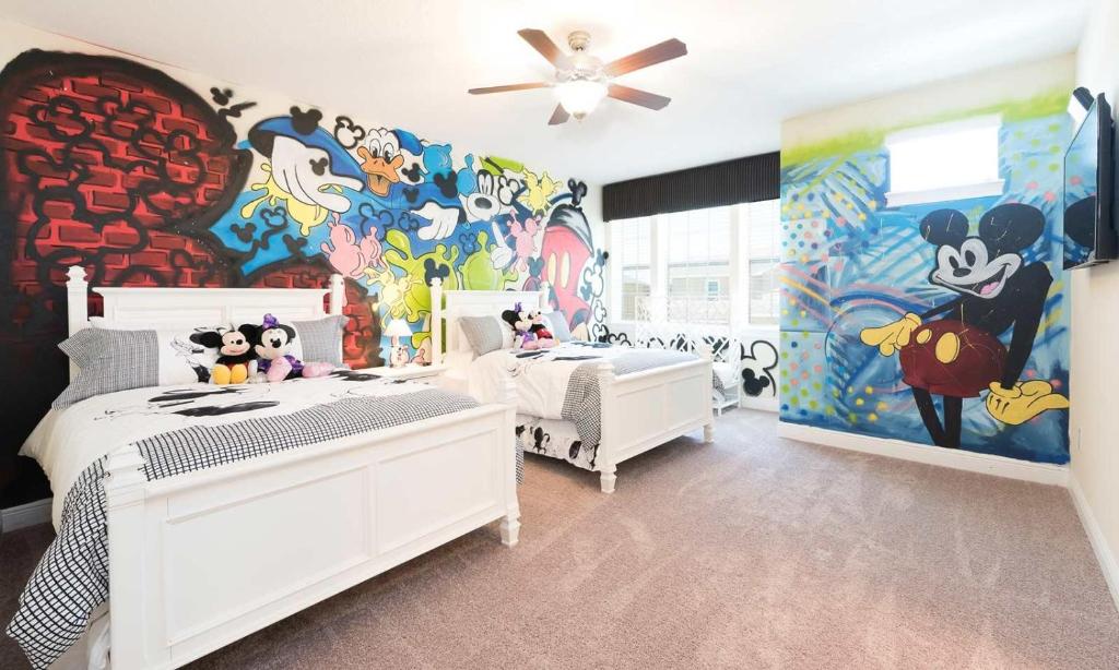 Holiday Home Vibrant 10 Bdrm House With Themed Bedroom At Encore Orlando Usa Booking Com