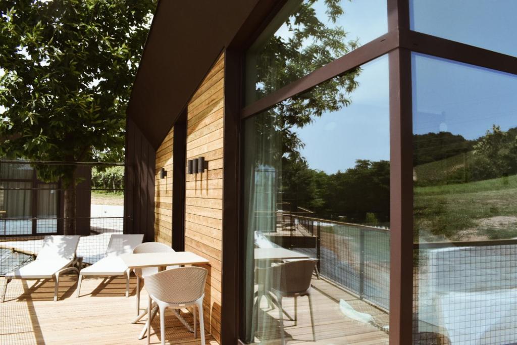 Balkón nebo terasa v ubytování Tri lučke Hotel & Restaurant
