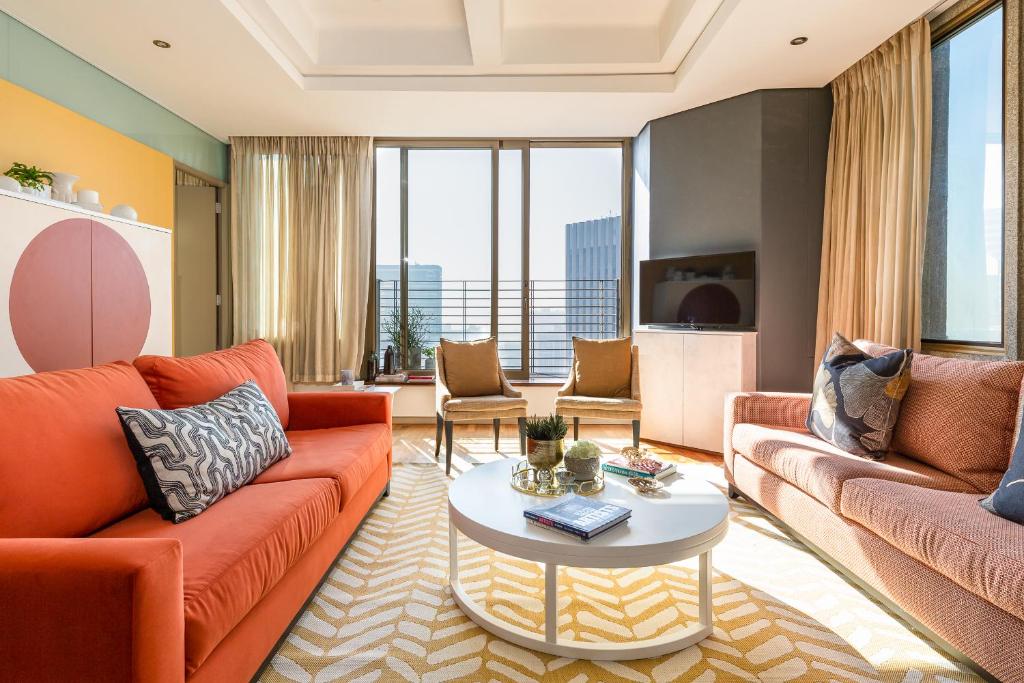 2001 Cartwright City Skies, Cape Town (updated prices 2024)