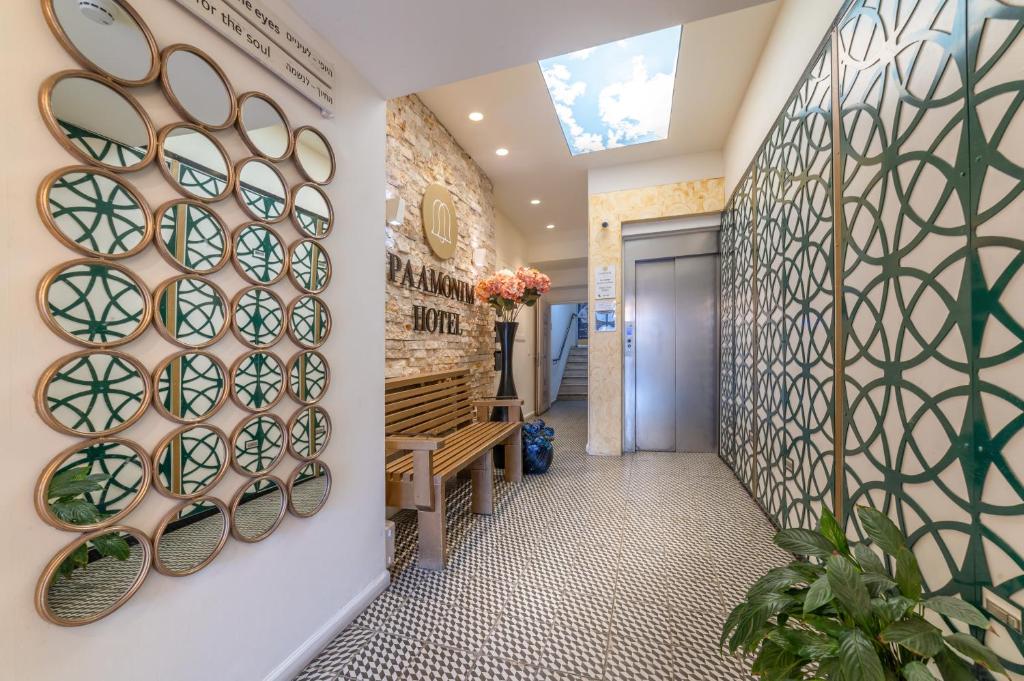 Kuchyň nebo kuchyňský kout v ubytování Paamonim Hotel Jerusalem