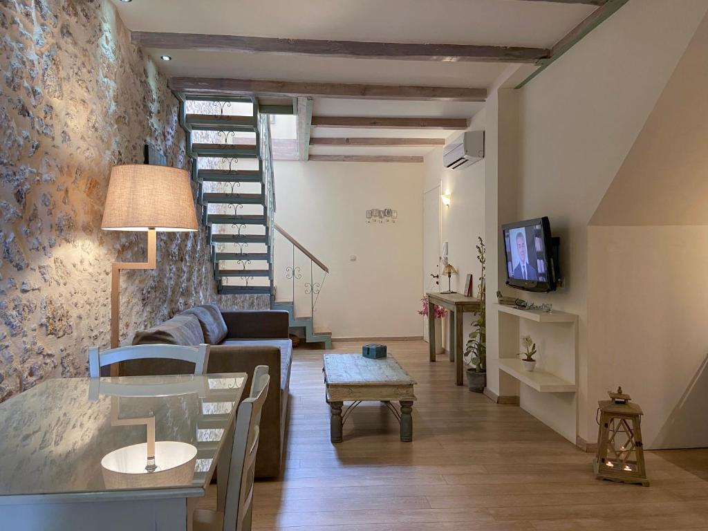 Televízia a/alebo spoločenská miestnosť v ubytovaní Casa Maistra Residence
