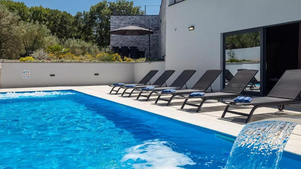 Basen w obiekcie Luxury Villa Subventus lub w pobliżu