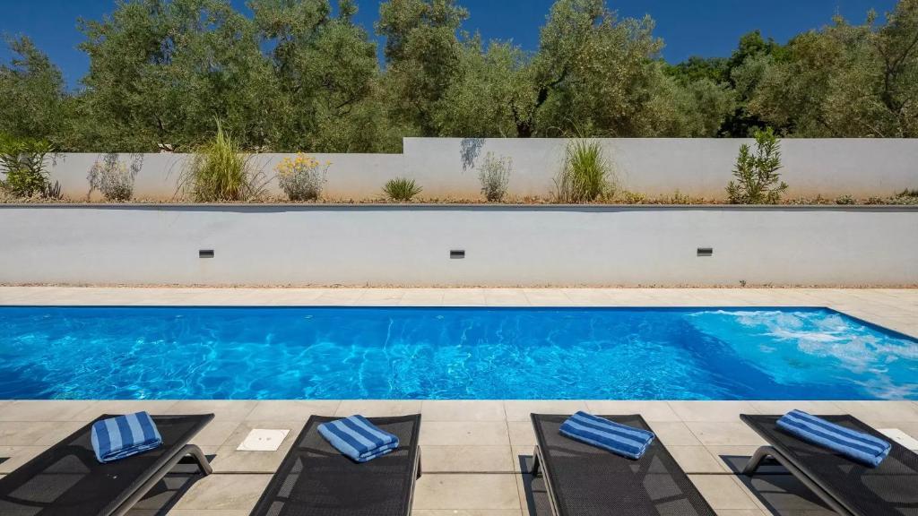 Basen w obiekcie Luxury Villa Subventus lub w pobliżu