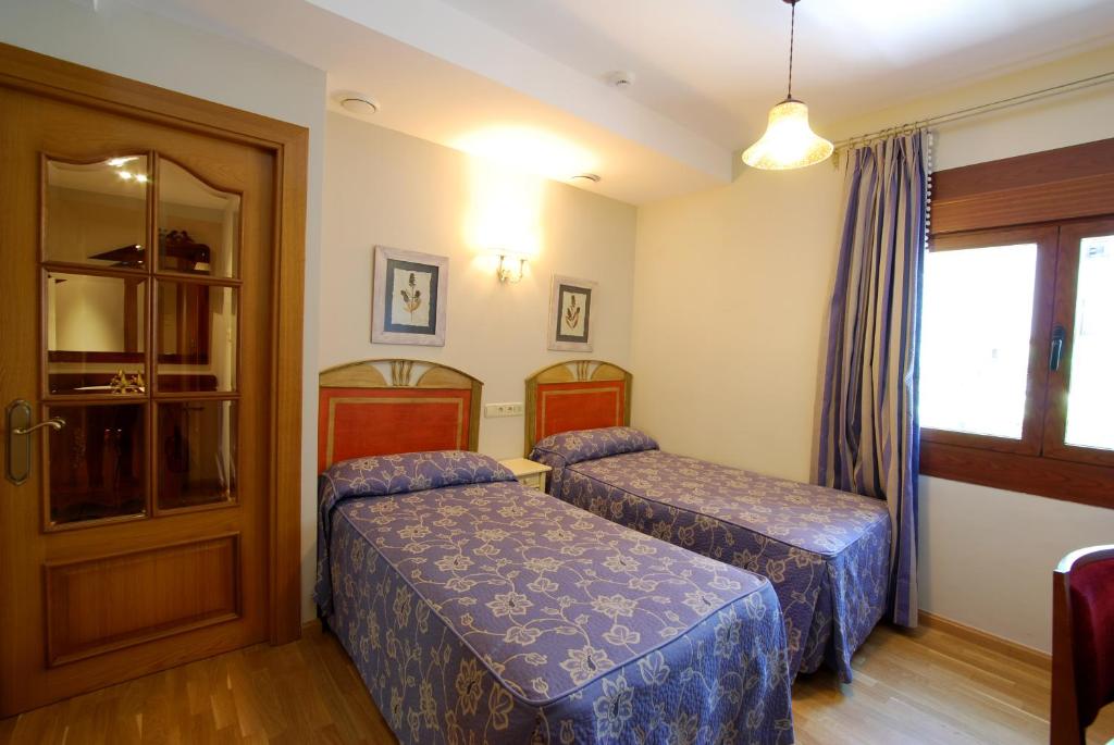 Postel nebo postele na pokoji v ubytování Hotel Bujaruelo