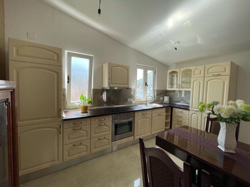 Kuchyň nebo kuchyňský kout v ubytování Apartment Venera
