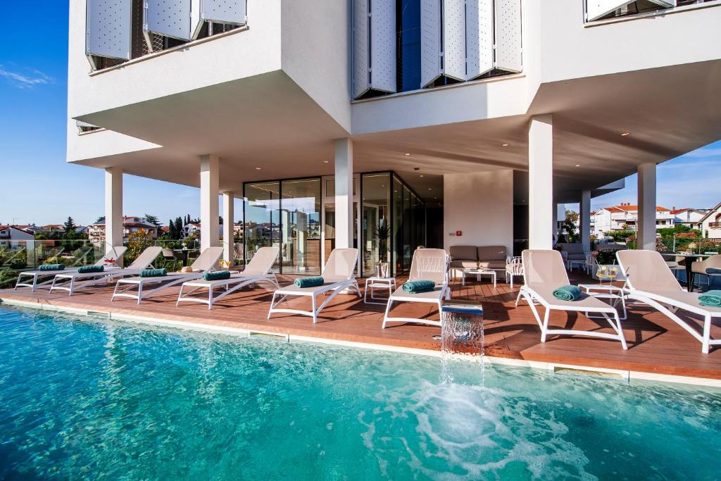 Bazén v ubytování Dedaj Resort - Villa Auri nebo v jeho okolí