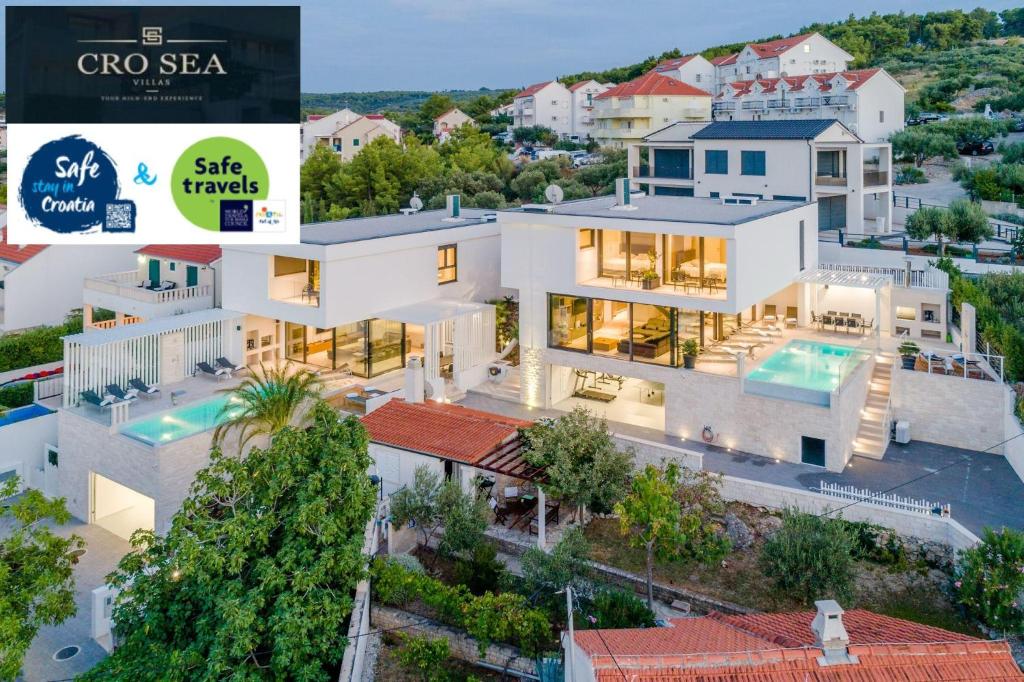 Bazén v ubytování Luxury Villa Complex nebo v jeho okolí