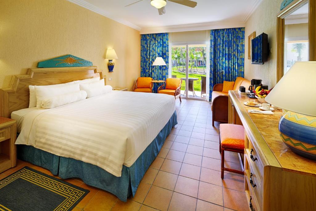 Postel nebo postele na pokoji v ubytování Barceló Maya Colonial - All Inclusive