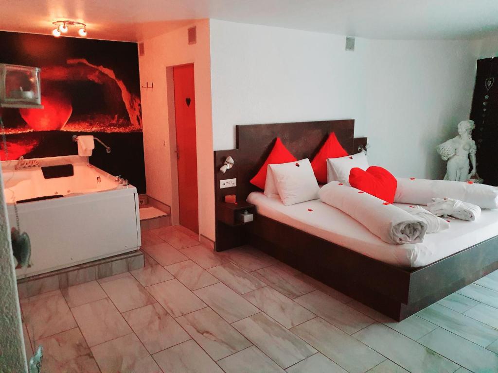 Postel nebo postele na pokoji v ubytování dala Hotel & Apartments