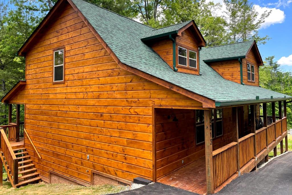 a large wooden cabin with a gambrel roof at Misty Mountain Retreat in Sevierville