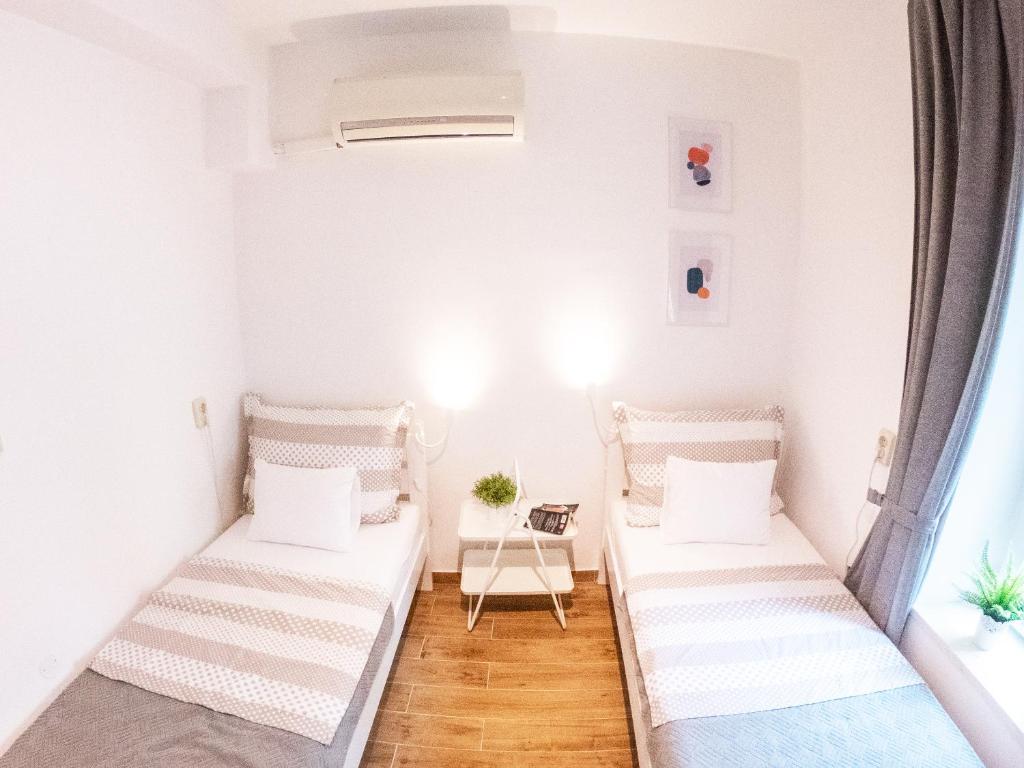 Łóżko lub łóżka w pokoju w obiekcie Charming Pinna Studio