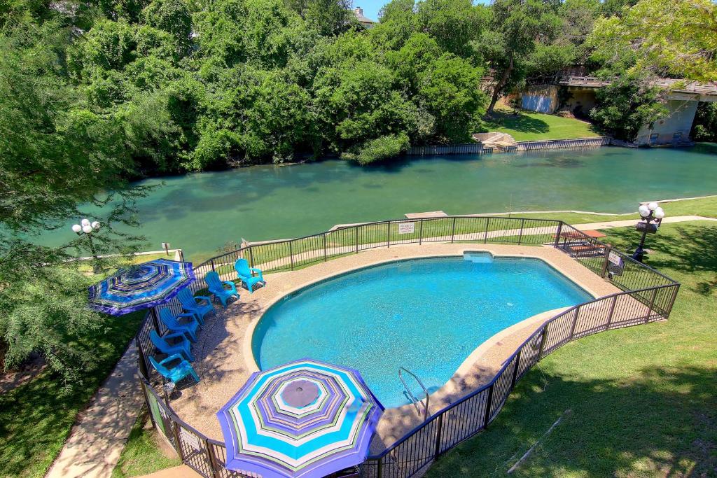 an overhead view of a swimming pool with an umbrella at Inverness Condos Comal River IC 216 in New Braunfels
