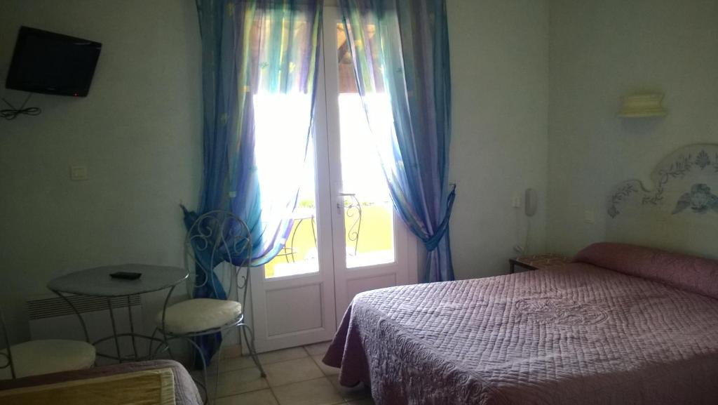 Postel nebo postele na pokoji v ubytování Hotel Les Cavalets